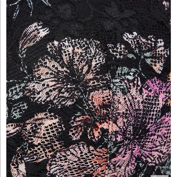 LIGHTLY LINED EVERYDAY WIRE-FREE BRA - LACE FLORAL WITH 360° BACK SMOOTHING™ - Picture 6 of 12